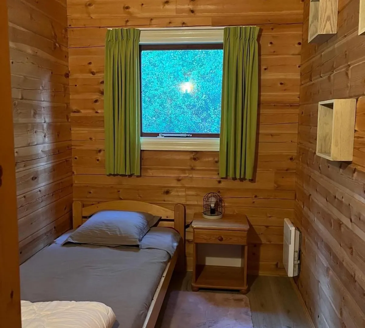 Les Refuges Du Lot Kouki'S Lodge Mauroux